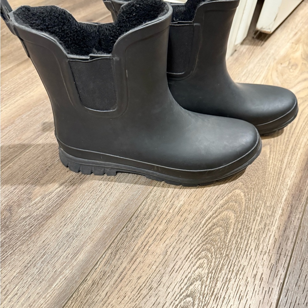 Eddie bauer rain boots - Picture 2 of 3